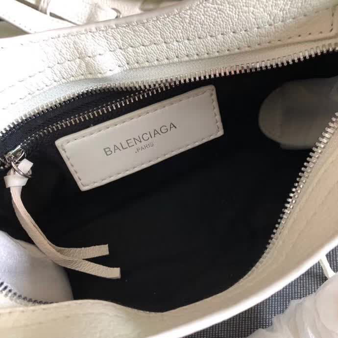 BALENCIAG巴黎世家 機車包 原版山羊皮包邊 銀色五金  可手提單肩斜跨  BL1074